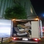 武蔵野市吉祥寺本町一丁目の不用品回収で積込み後の２トンワイドトラック